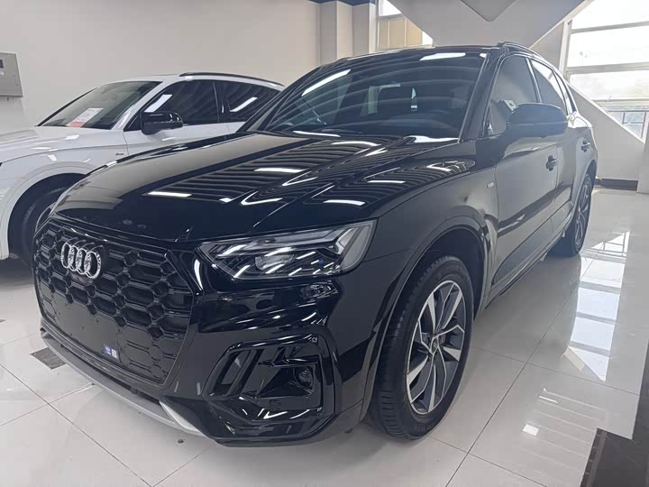 Фото 1 - Audi Q5L