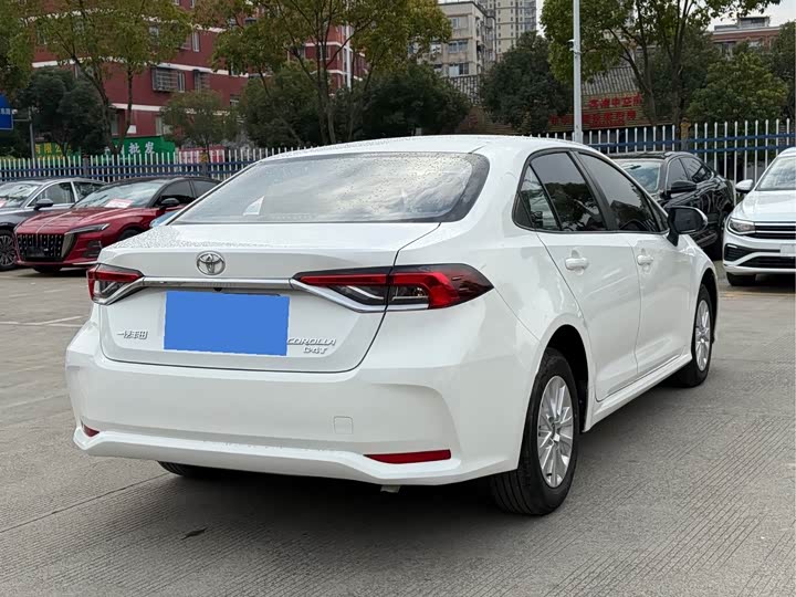 Фото 6 - Toyota Corolla