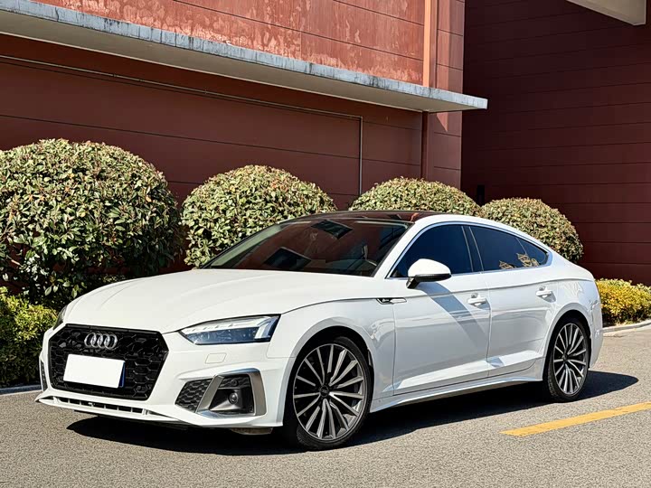 Фото 1 - Audi A5