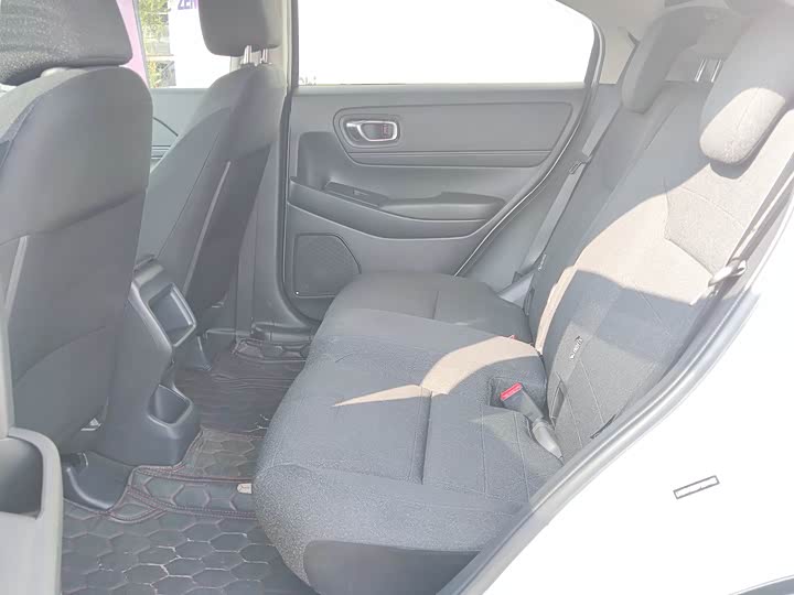 Фото 8 - Honda Vezel