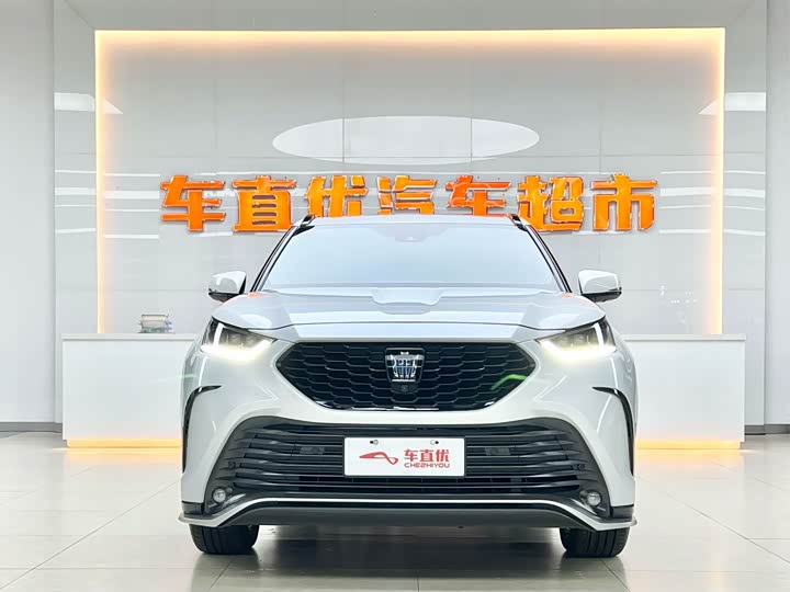 Фото 3 - Toyota Crown Kluger