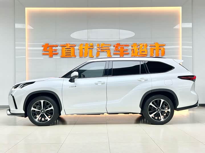 Фото 4 - Toyota Crown Kluger