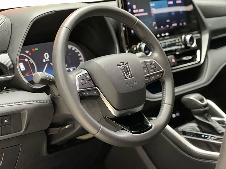 Фото 7 - Toyota Crown Kluger