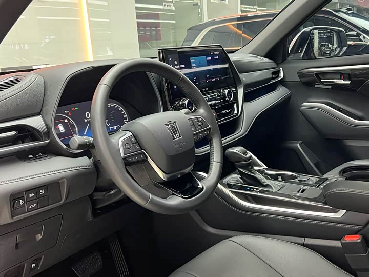 Фото 8 - Toyota Crown Kluger