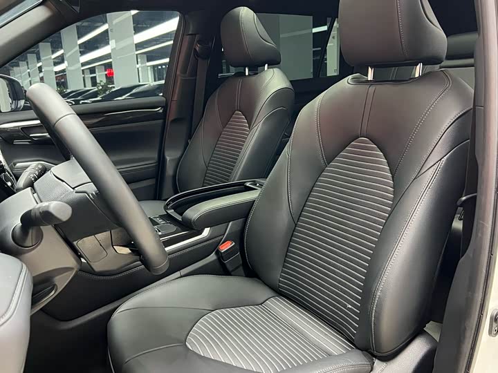 Фото 9 - Toyota Crown Kluger