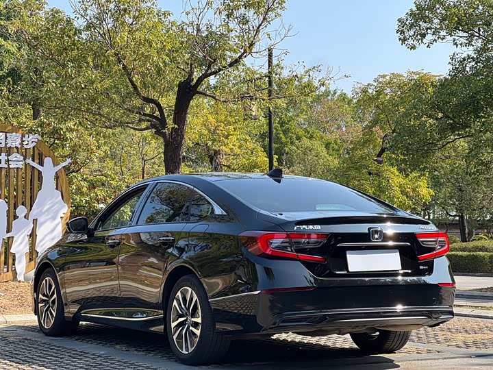 Фото 6 - Honda Accord