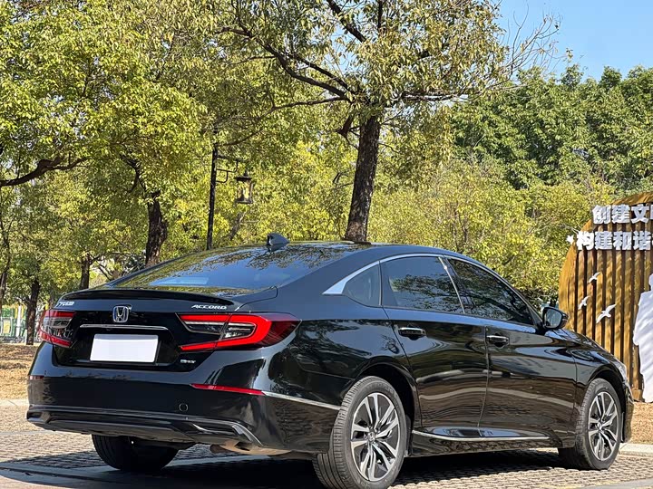 Фото 7 - Honda Accord