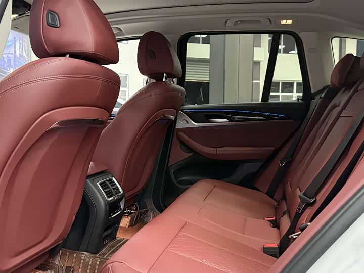 Фото 8 - BMW iX3