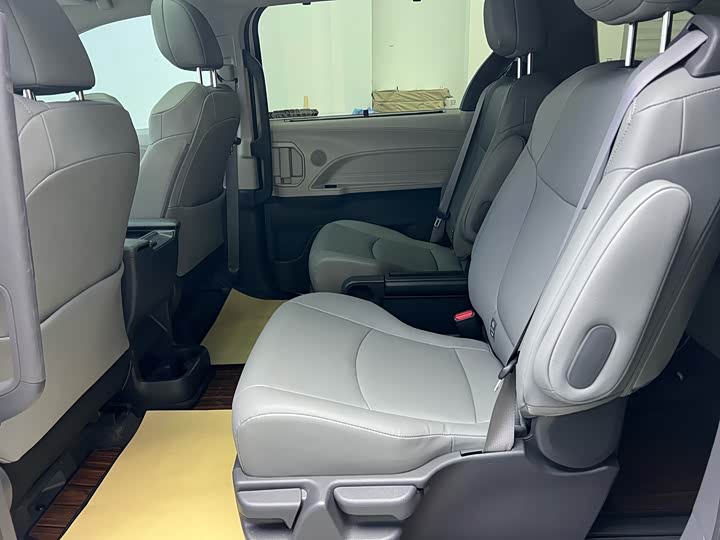 Фото 8 - Toyota Granvia