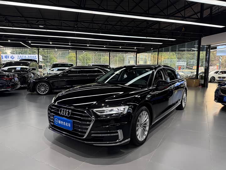 Фото 1 - Audi A8
