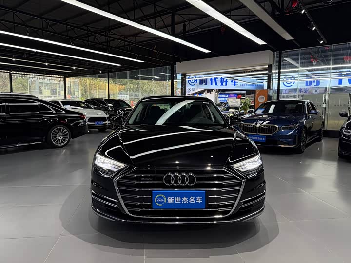 Фото 2 - Audi A8