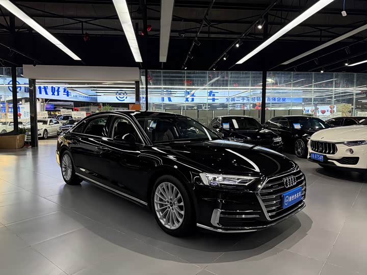 Фото 3 - Audi A8