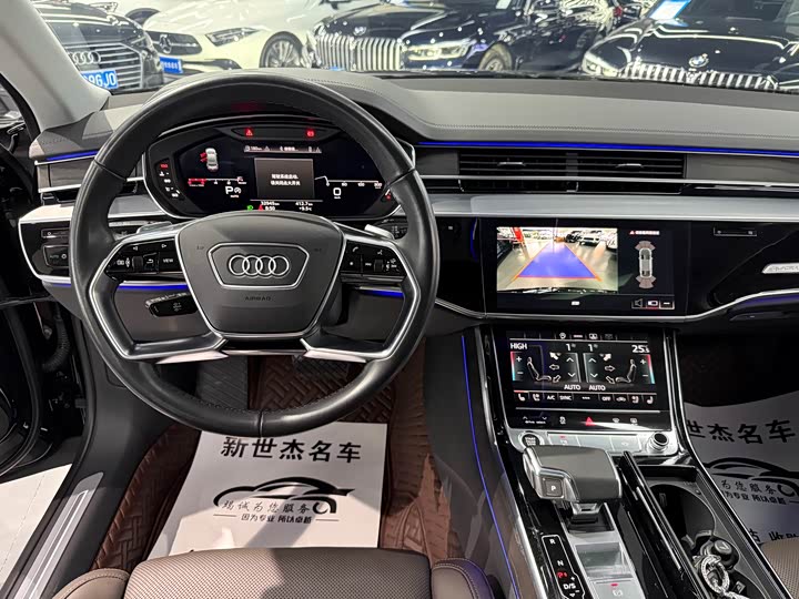 Фото 7 - Audi A8