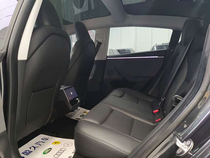 Фото 8 - Tesla Model 3