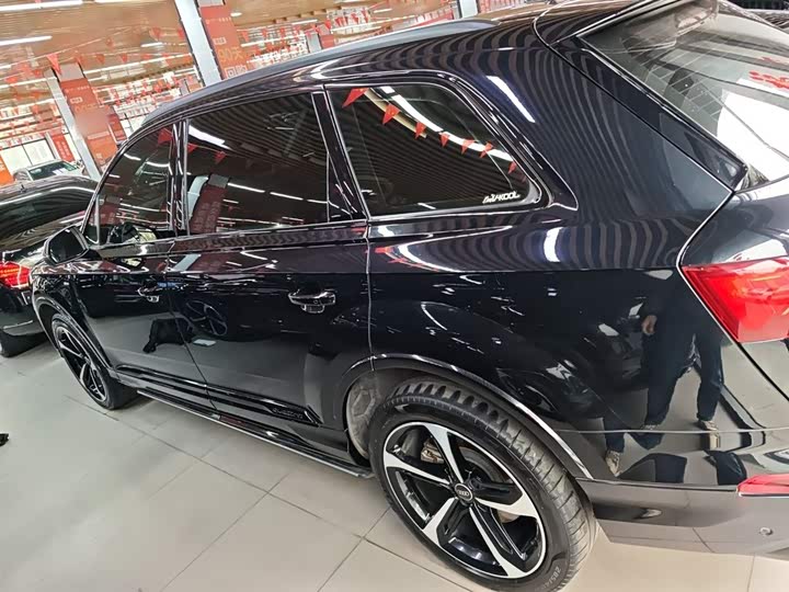 Фото 5 - Audi Q7