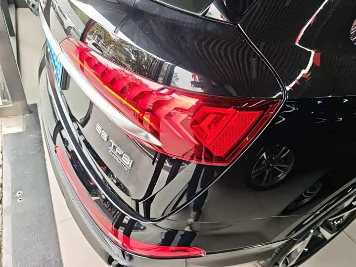 Фото 8 - Audi Q7