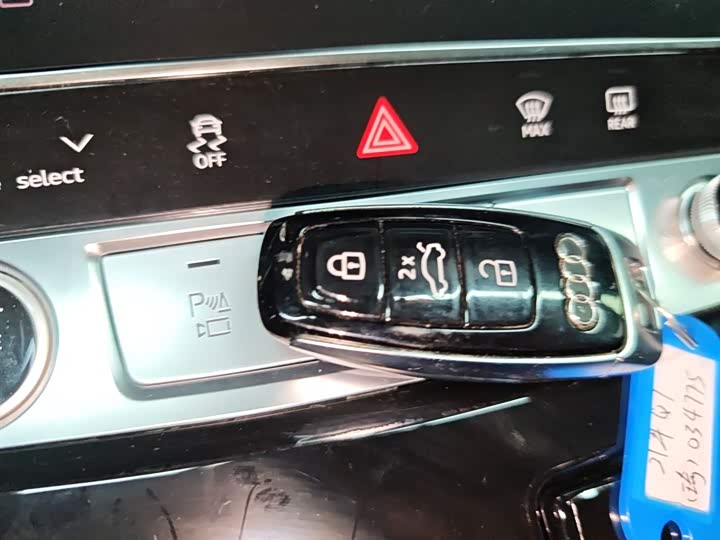 Фото 9 - Audi Q7