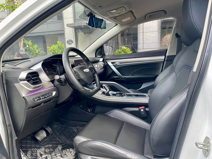 Фото 4 - Geely Coolray Hybrid