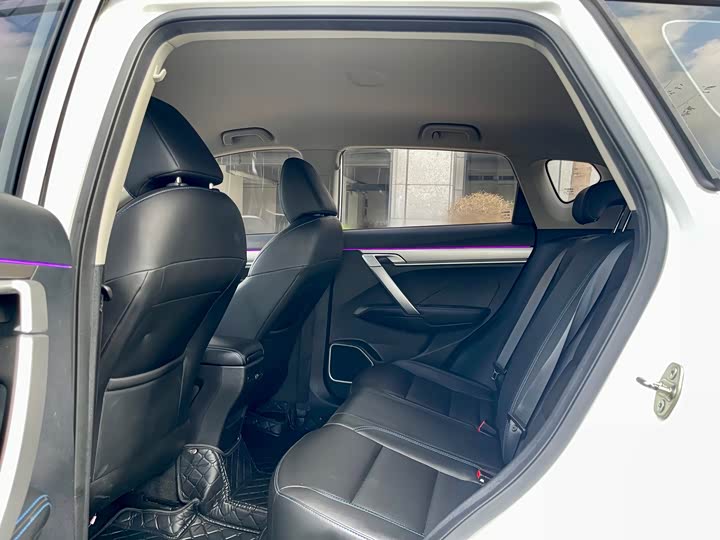 Фото 5 - Geely Coolray Hybrid