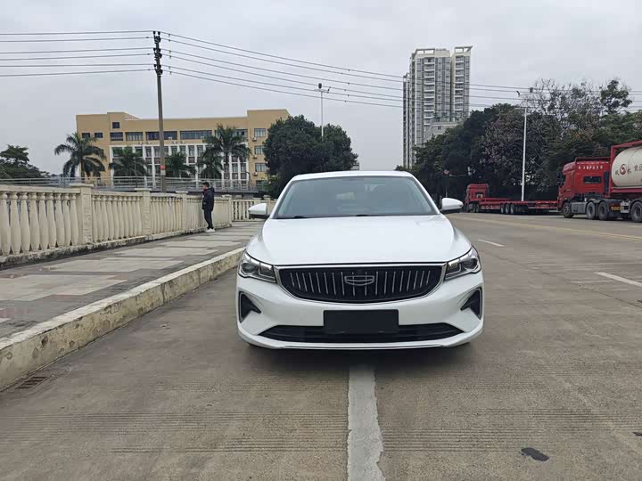 Фото 2 - Geely Emgrand