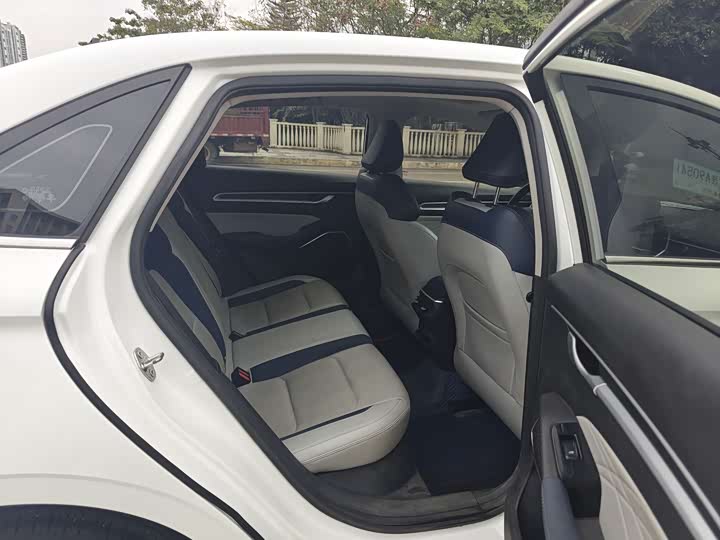 Фото 7 - Geely Emgrand