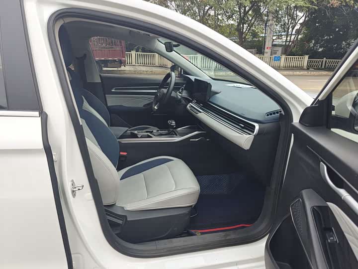 Фото 9 - Geely Emgrand