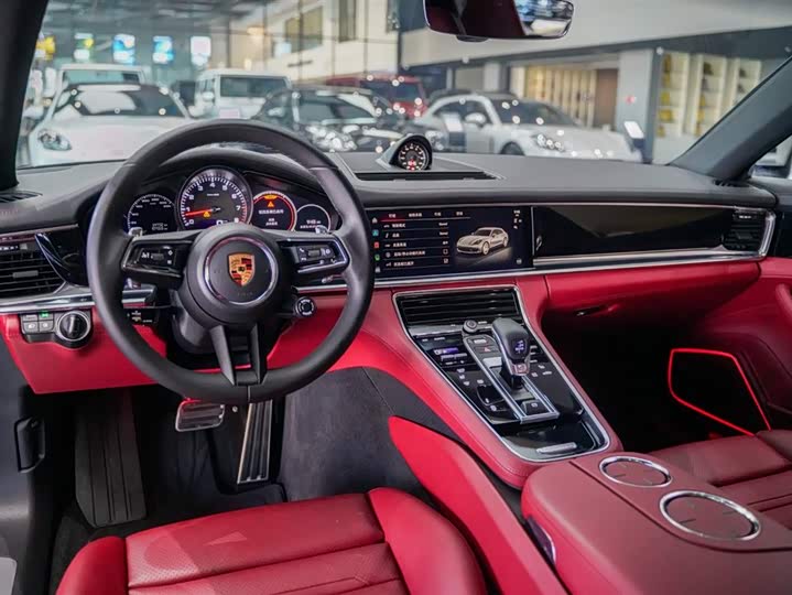 Фото 2 - Porsche Panamera