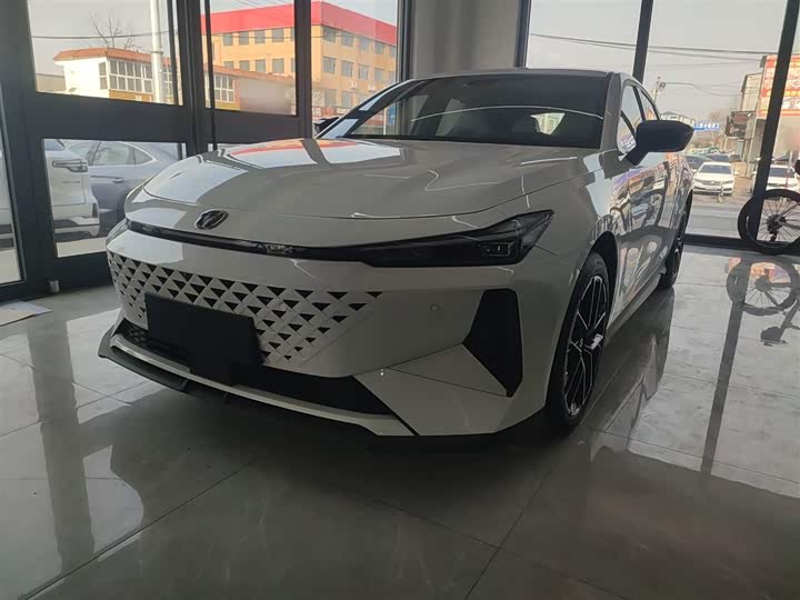 Фото 1 - Changan UNI-V Hybrid