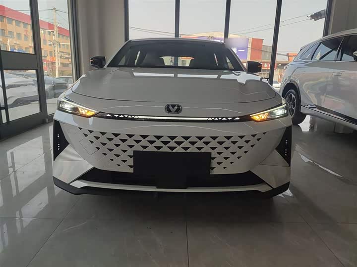 Фото 3 - Changan UNI-V Hybrid