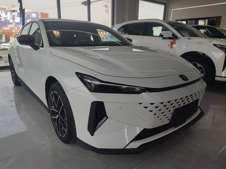 Фото 4 - Changan UNI-V Hybrid