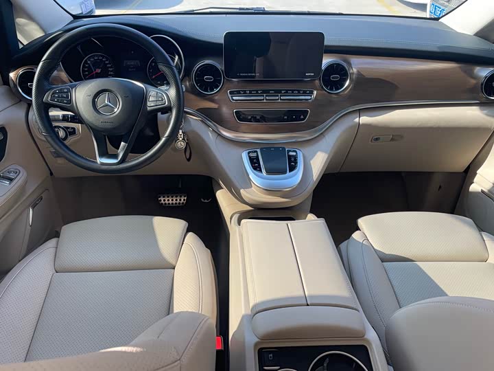Фото 5 - Mercedes-Benz V-Class