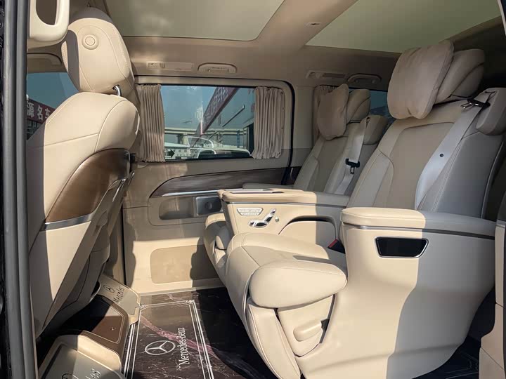 Фото 7 - Mercedes-Benz V-Class