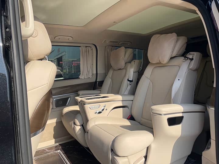 Фото 8 - Mercedes-Benz V-Class