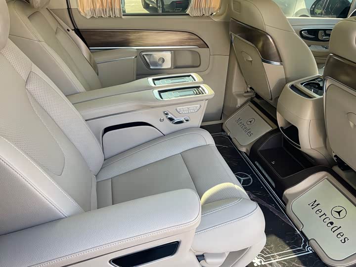 Фото 9 - Mercedes-Benz V-Class