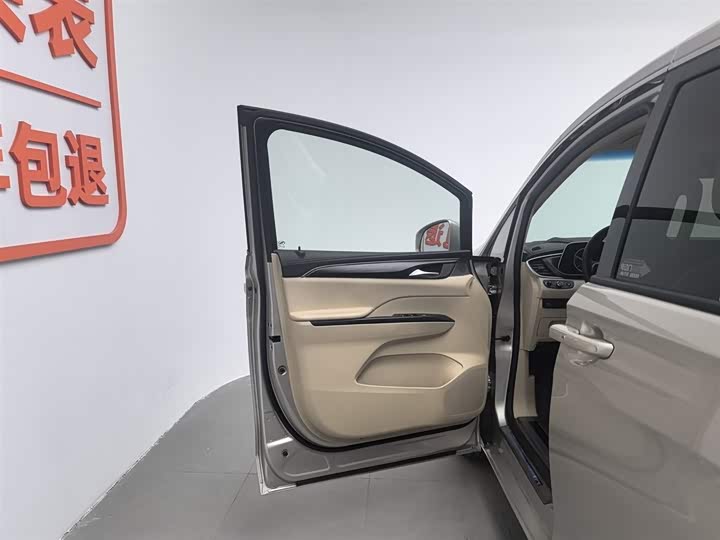 Фото 8 - Buick GL8 ES