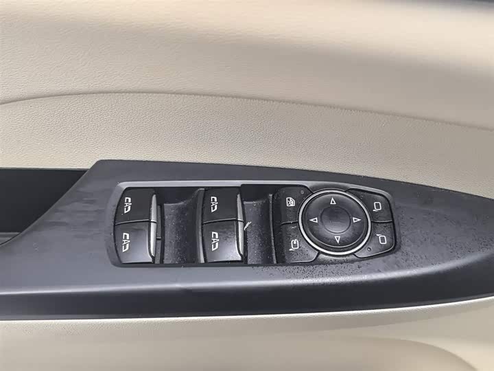 Фото 9 - Buick GL8 ES