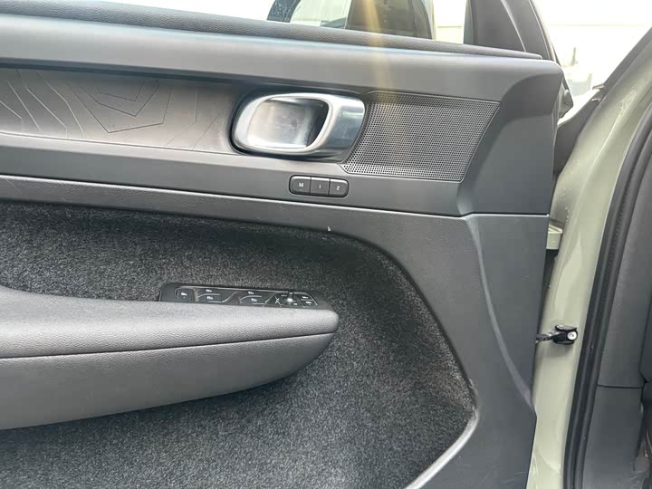 Фото 9 - Volvo XC40 EV