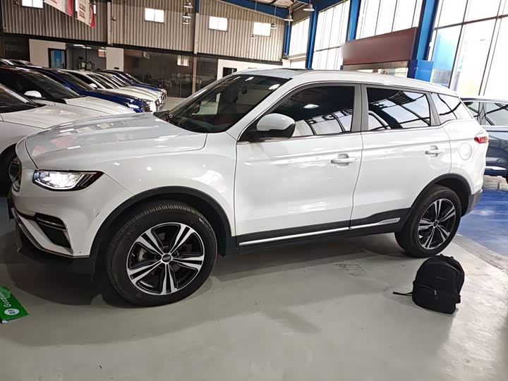 Фото 5 - Geely Atlas