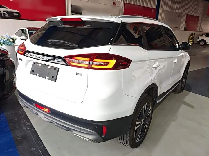 Фото 7 - Geely Atlas