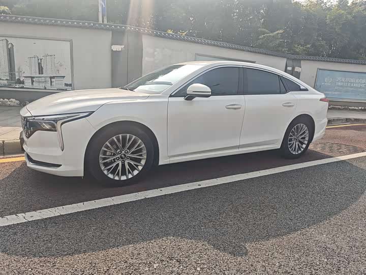 Фото 3 - Bestune B70