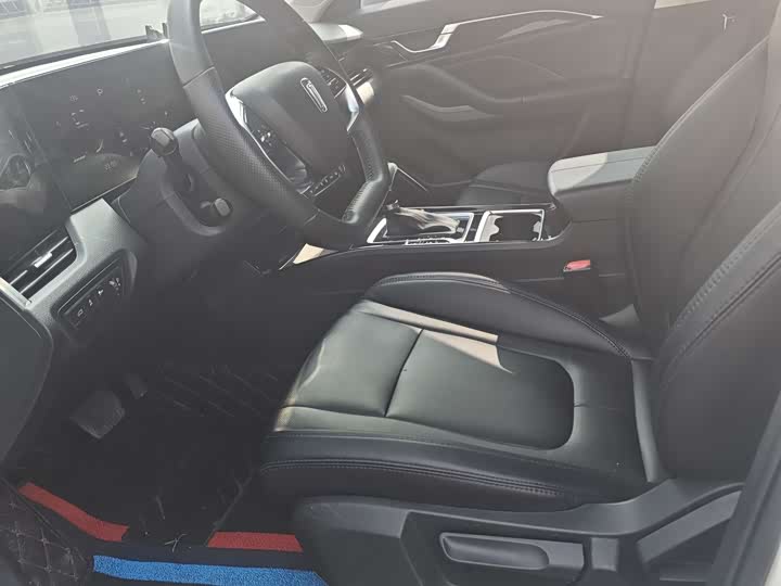 Фото 7 - Bestune B70