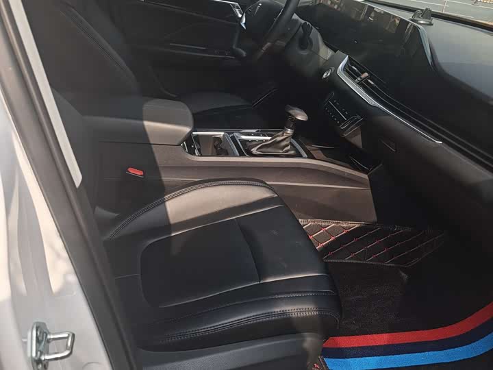 Фото 8 - Bestune B70