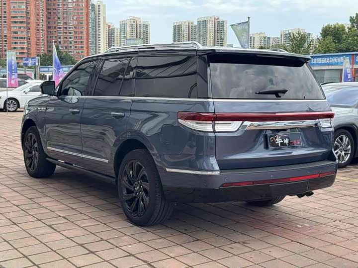 Фото 3 - Lincoln Navigator