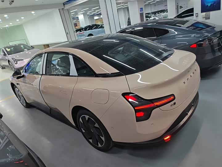 Фото 5 - XPeng Mona M03