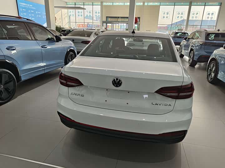 Фото 9 - Volkswagen Lavida