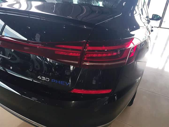 Фото 8 - Volkswagen Passat Hybrid