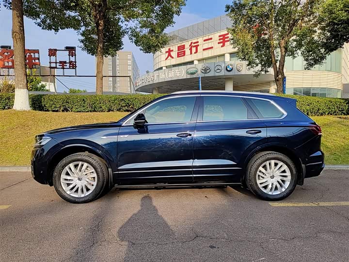 Фото 3 - Volkswagen Touareg