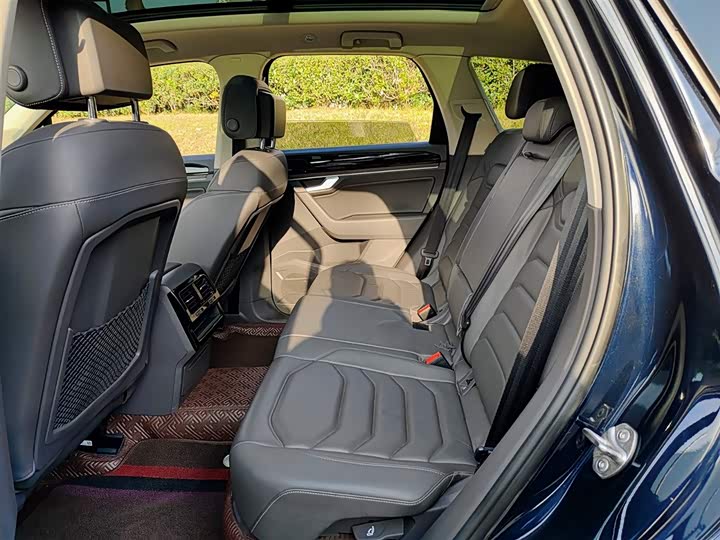 Фото 8 - Volkswagen Touareg