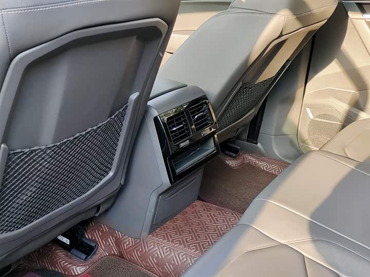 Фото 9 - Volkswagen Touareg