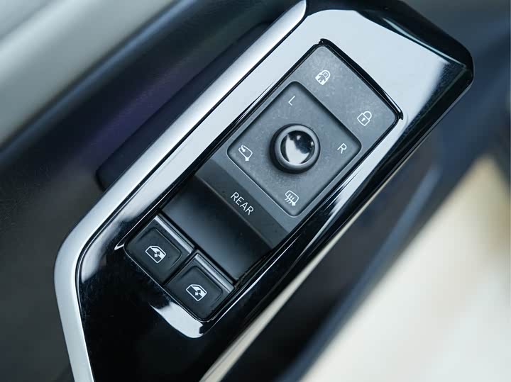 Фото 9 - Volkswagen ID.6 Crozz